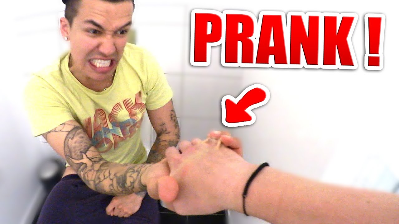 SEKUNDENKLEBER PRANK !