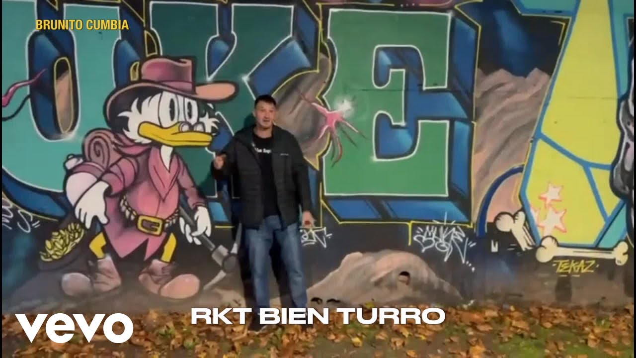 BrunitoCumbia - botella en la mano