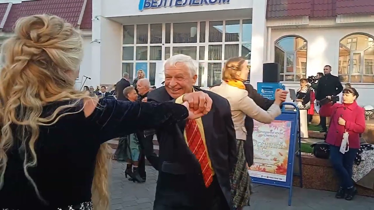 01.10.2022 Brest Belarus... Оркестр В.Коваля...Walks with Victoria ПОДПИСЫВАЙТЕСЬ НА МОЙ ЮТУБ КАНАЛ