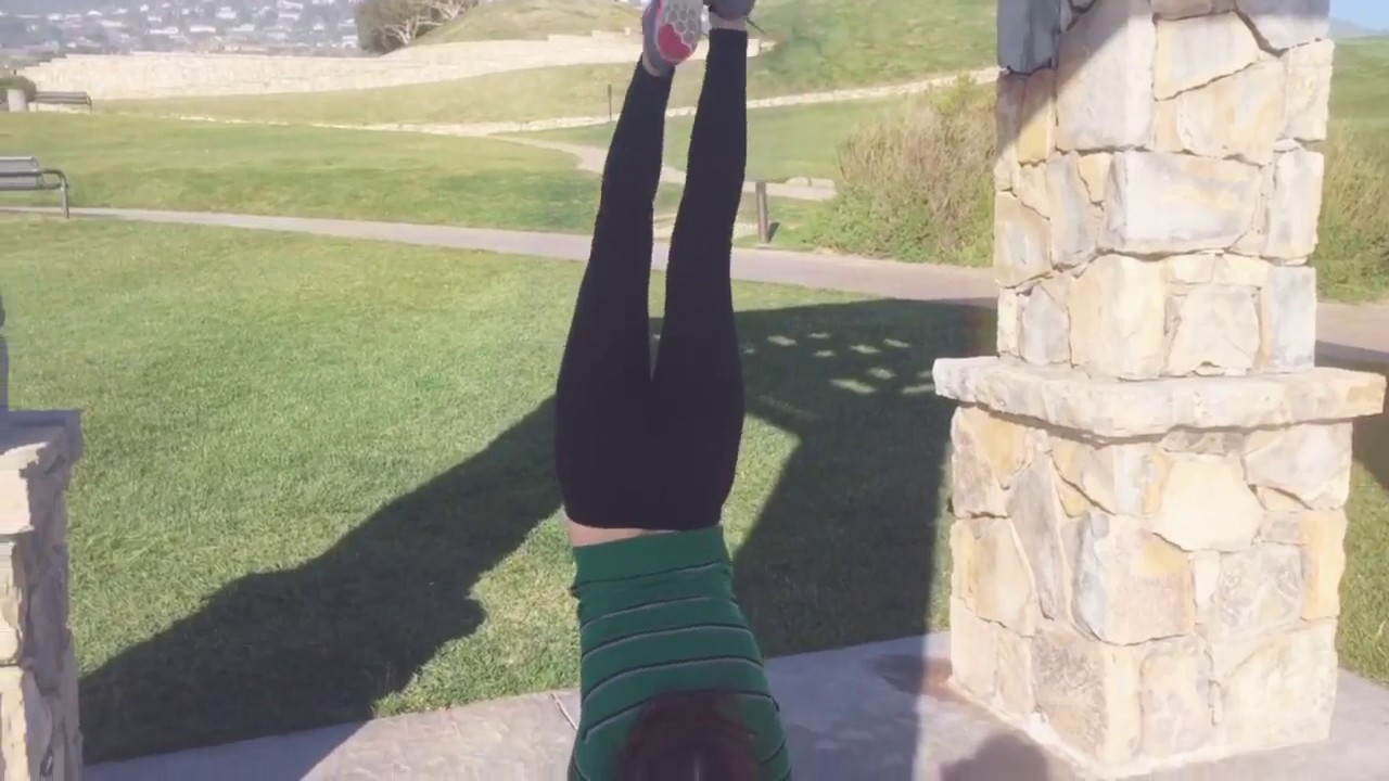 Beautiful Cartwheel handstand dance