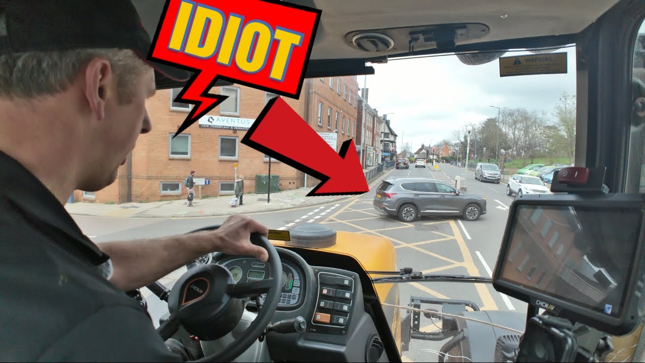 JCB FASTRAC - NARROW LANES And TIGHT VILLAGES