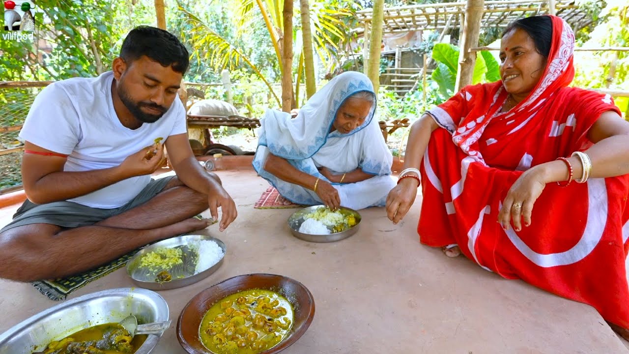 পুকুর থেকে কৈ মাছ ধরে পাহাড়ের এক মাটি আলু দিয়ে রান্না | village style fishing and cooking | villfood