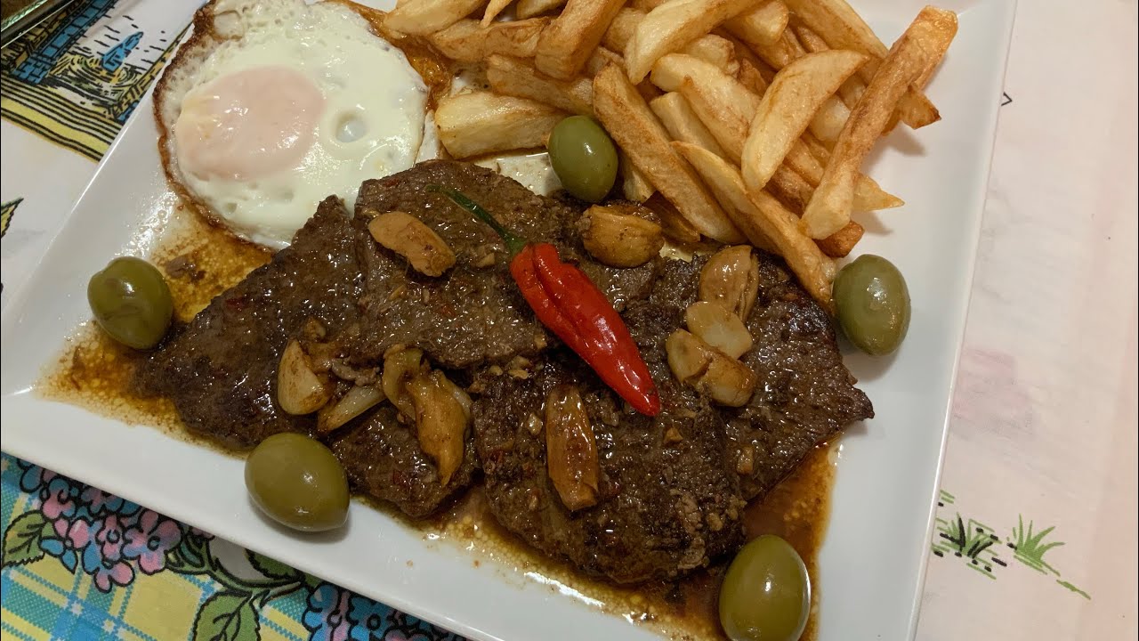 Bitoque com bastante Alho acompanhado com batata frita caseira e ovo estrelado
