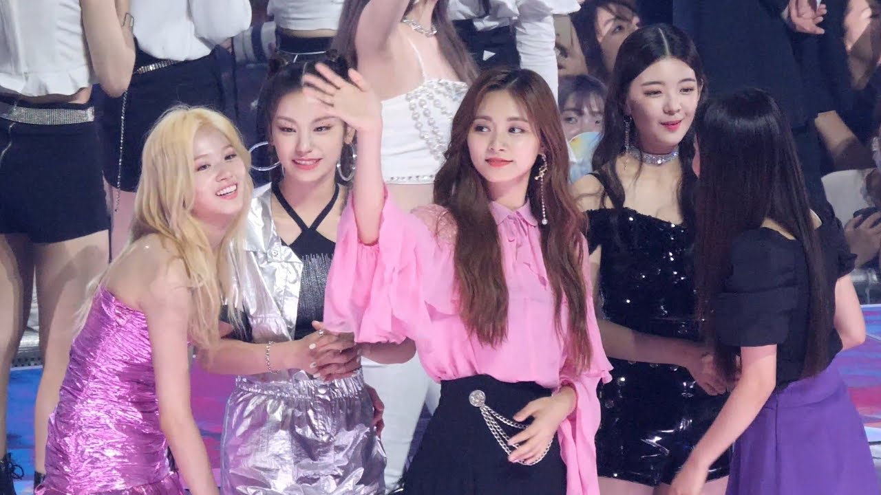 트와이스 & 있지 엔딩 친목 직캠 TWICE & ITZY ending fancam by Spinel