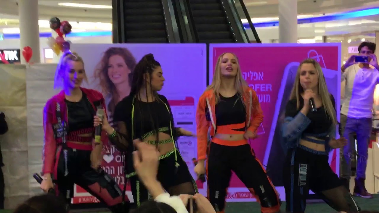 להקת פורמולה בהופעה קניון עופר נתניה - ואו יה