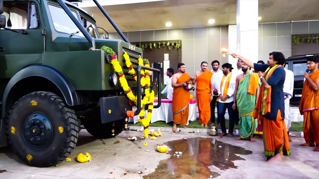 Pawan Kalyan Performs Pooja For Varahi Vehicle | Janasena | Varahi Yatra | Qubetv News