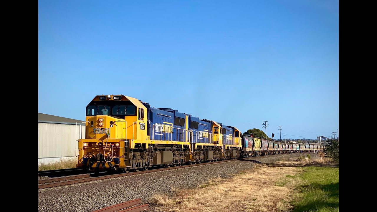 Grain and other rail action in West Footscray and Geelong 7/12/25