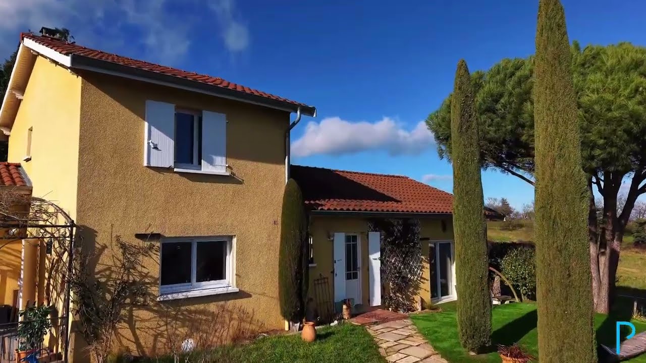 Villa avec vue exceptionnelle à Sainte-Consorce – 137 m² sur 1 000 m² de terrain