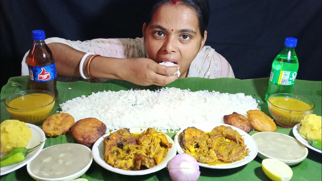 Lunch time- rice, mixdal,pokora and fish curry. 