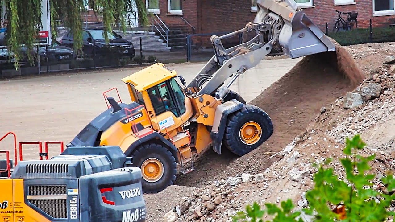Abriß des Ems-Centers in Papenburg (Teil 23) / Rubble recycling in Germany