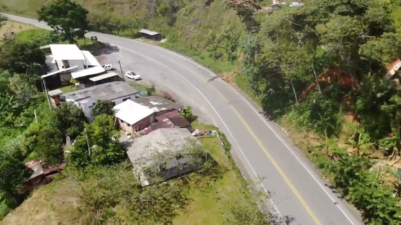 Vuelo dron en montañas de Antioquia