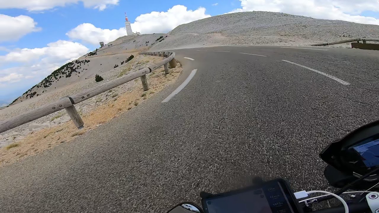 La montée du Mont Ventoux en Triumph Street Triple RS