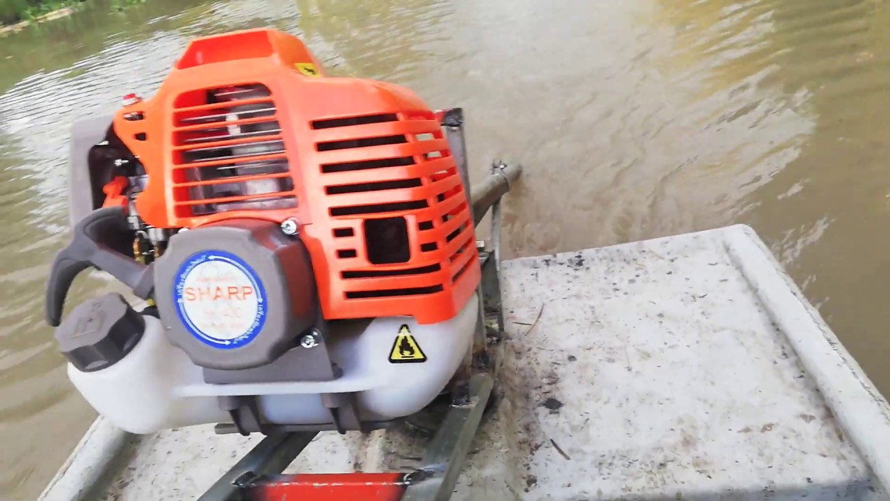 Test l&aacute;p đu&ocirc;i t&ocirc;m chạy m&aacute;y cắt cỏ với ch&acirc;n vịt lớn