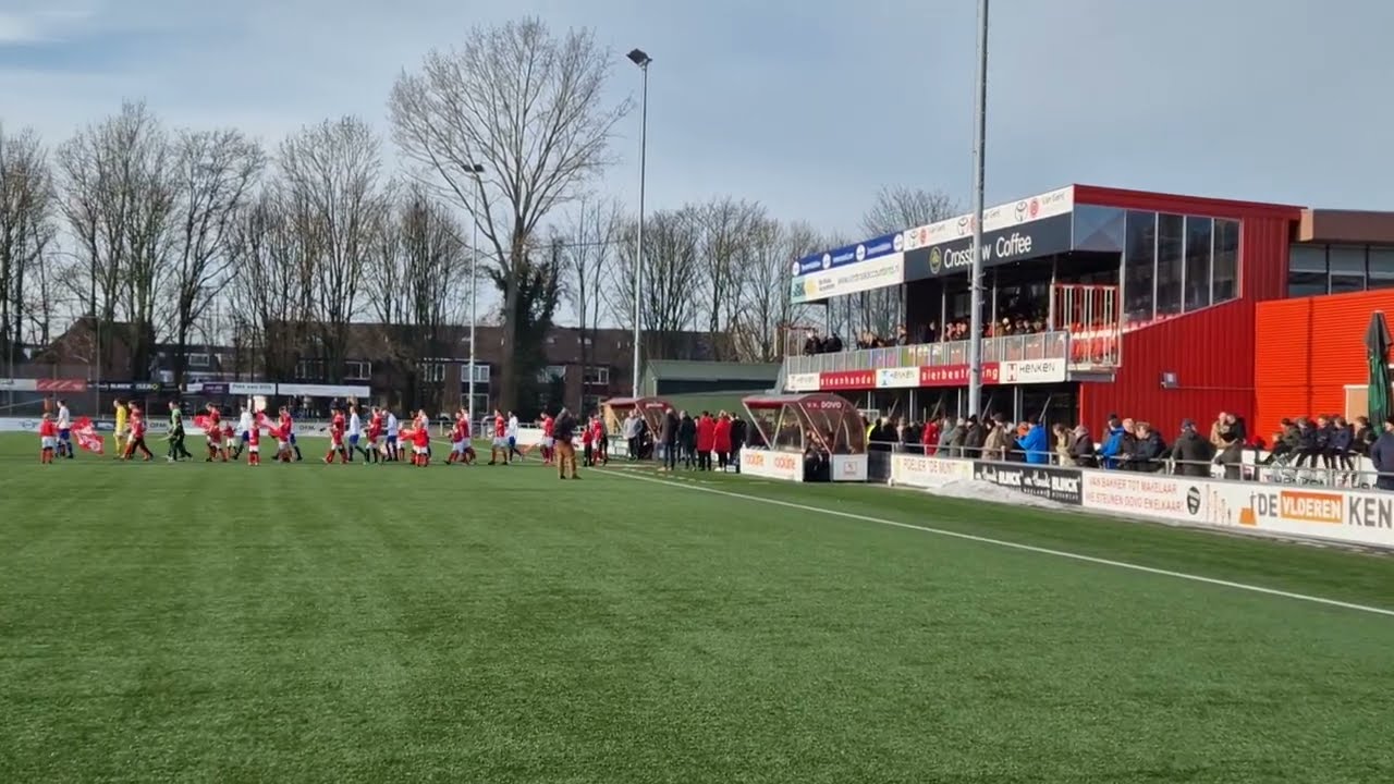 VV Dovo - RKVV DEM 3-0 the players are entering the Sportpark Panhuis 20.01.2024