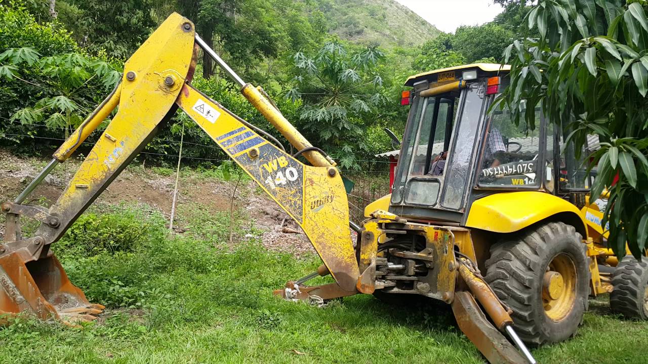 Komatsu WB140 Colombia