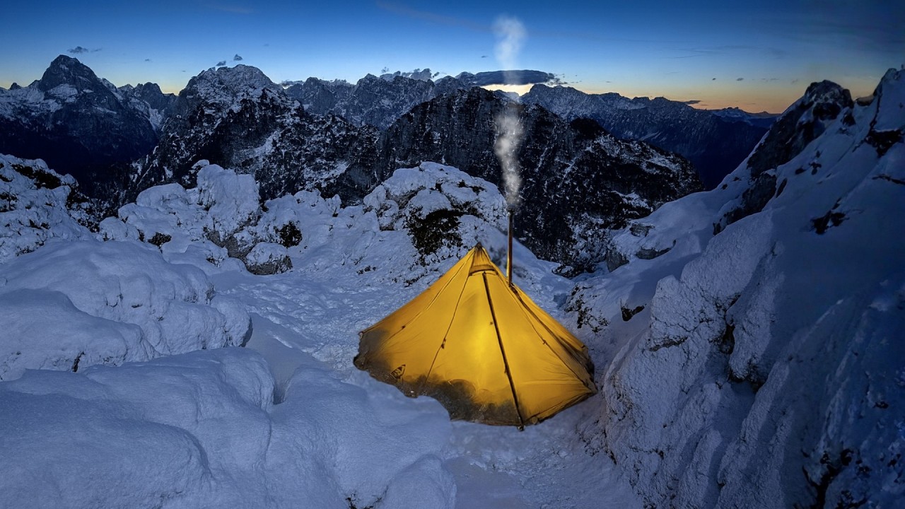 Hot Tent auf einem Berggipfel