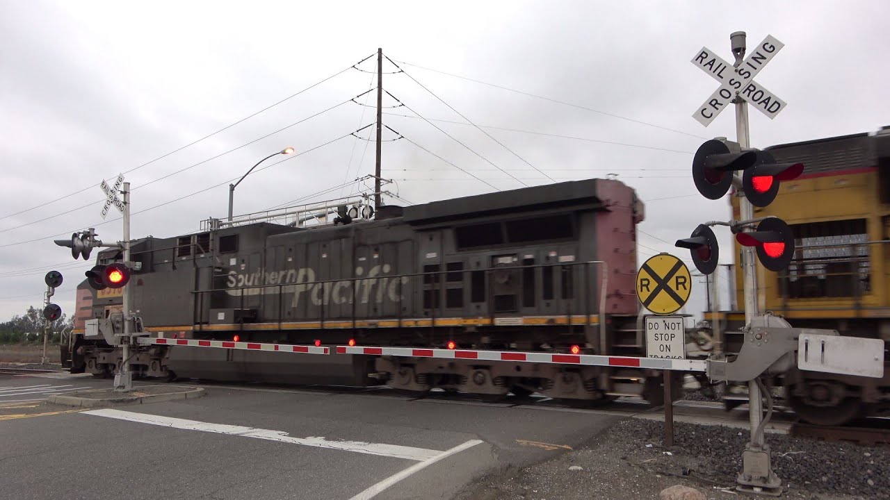 Ex-SP UP 6378 Leads Intermodal Stack Train South, Athens Ave. Railroad Crossing, Lincoln CA