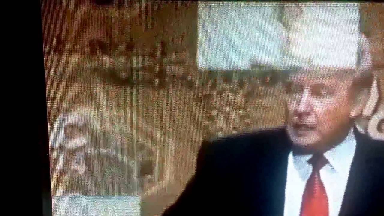 Donald trump,,, Miley Cyrus mirror image flash on screen