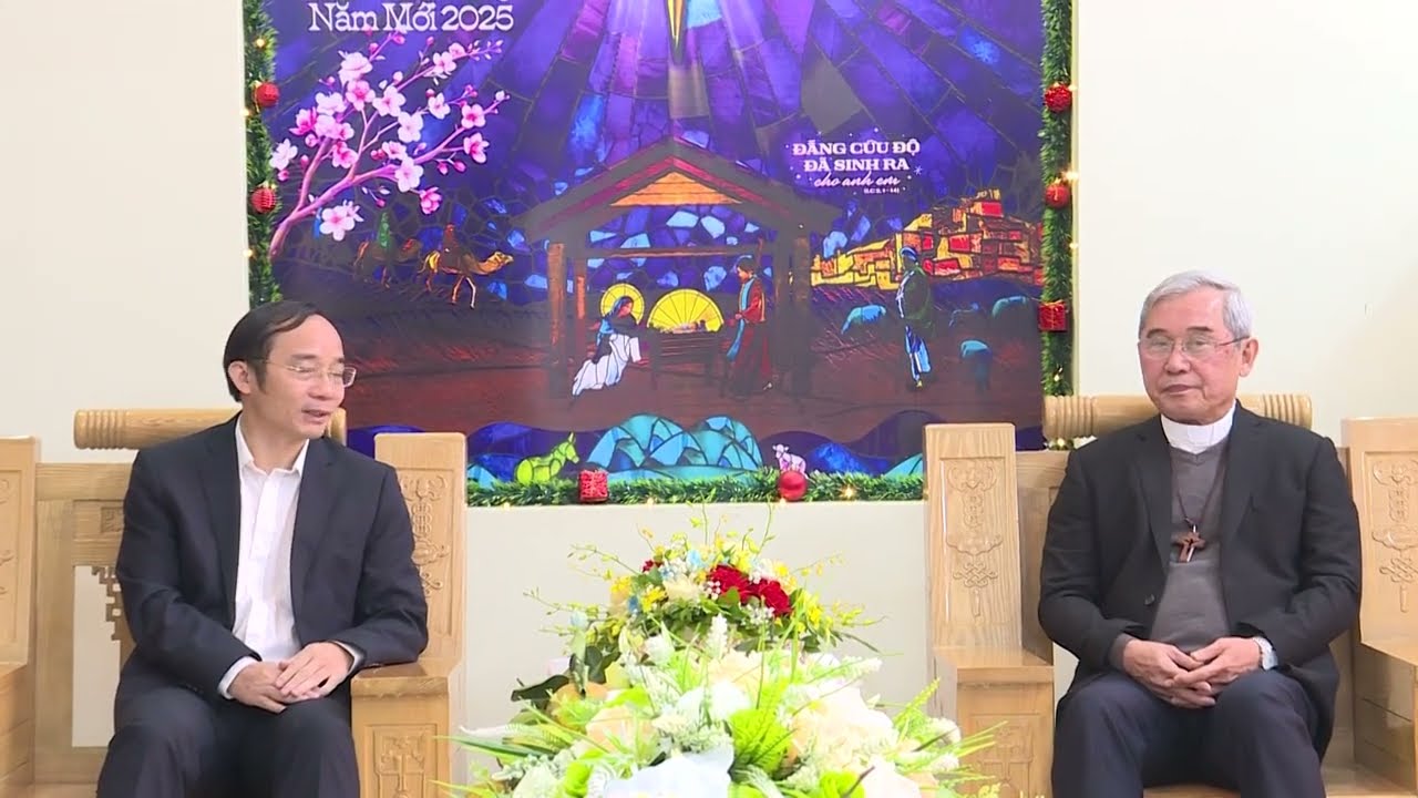 CÔNG AN TỈNH TẶNG HOA, CHÚC MỪNG TÒA GIÁM MỤC GIÁO PHẬN HÀ TĨNH