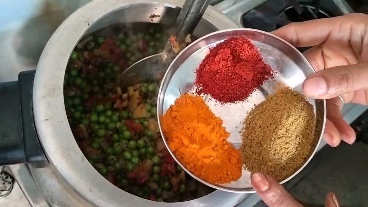 एक ही कुकर में आलू मटर नमकीन चावल | आसान लंच/डिनर रेसिपी