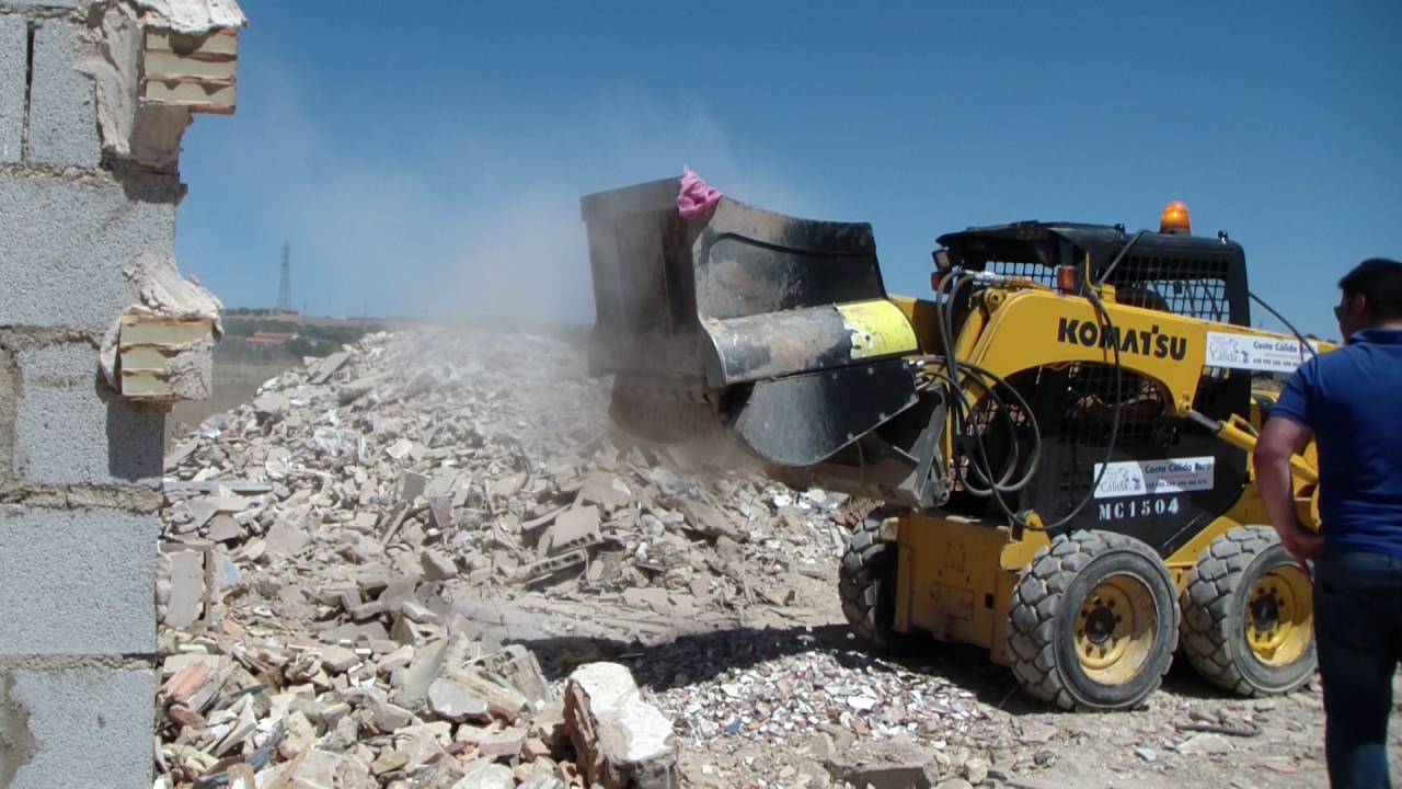 REMU XO2090 SC procesando restos de obra