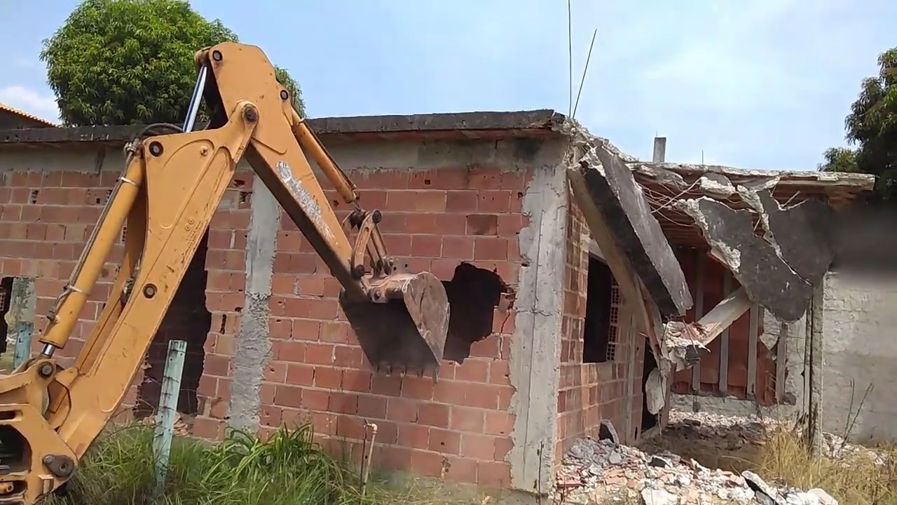 💥Demolindo CASA  com Retroescavadeira case 580M Part:01 🚧 #retroescavadeira #Case580m