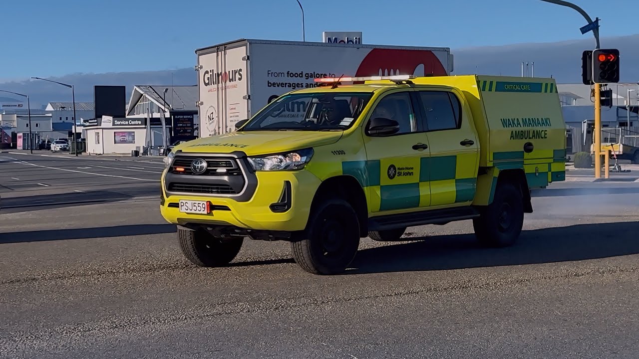 St John Ambulance NZ - Central 11330 fighting traffic at a busy intersection, Catch 