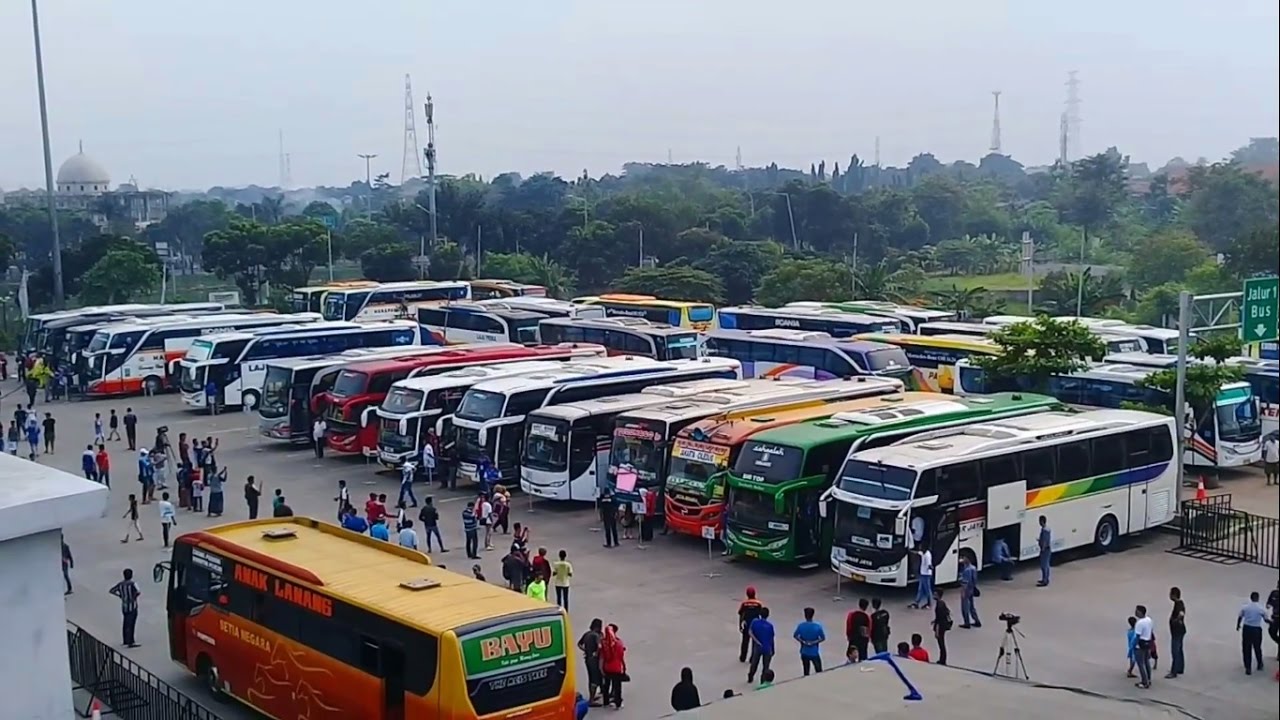 Festival "TELOLET" di Terminal Pulo Gebang (Perang TELOLET antar BUS)