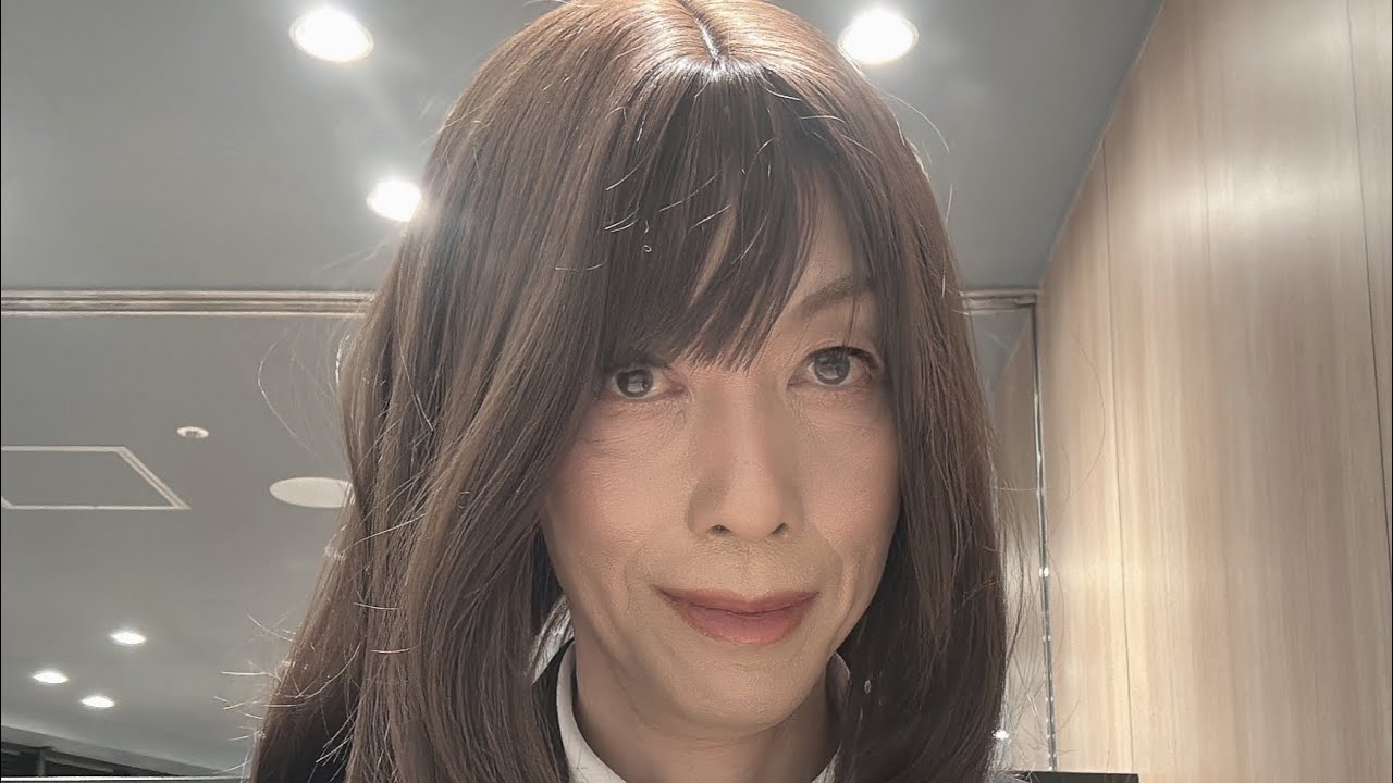 女装ひろこ　窓口で女装にビジネス専用🚄勧められました👩🏻‍🦰woman’scIutchngHiroko