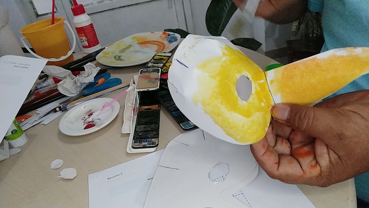 cómo confeccionar una máscara con material reciclable