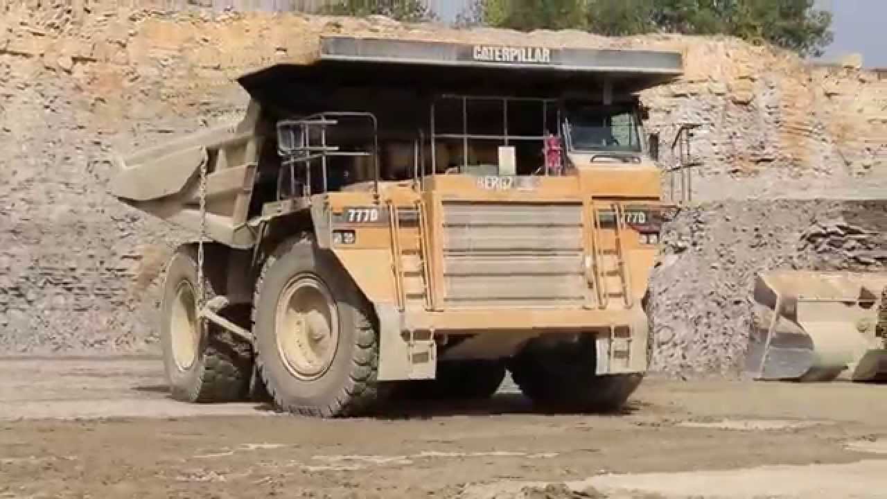 Cat 992 G loading  Cat 777 D