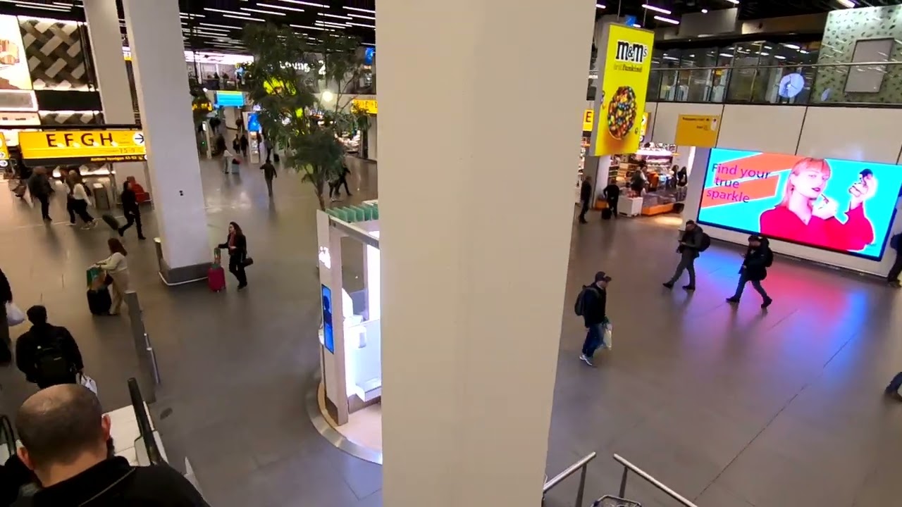 Transfer at Amsterdam Airport Schiphol | NL | 18/02/23