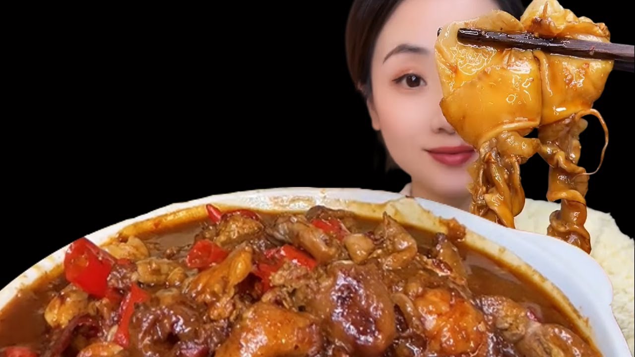 Mukbang eating braised fish offal so delicious