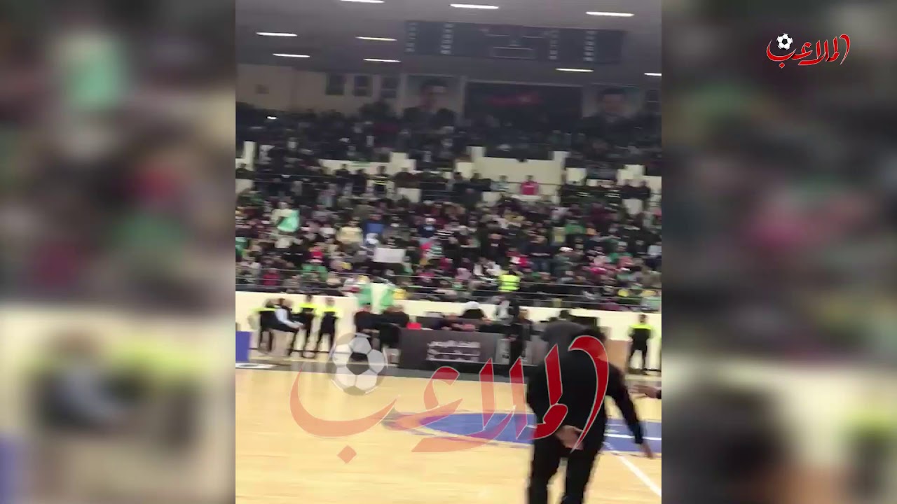 جماهير الوحدات تنشد السلام الملكي في قاعة الامير حمزة