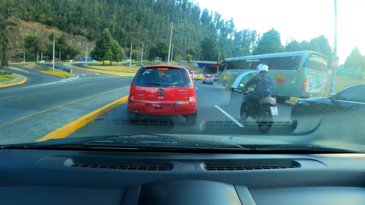 Driving around Quito - Conduciendo por Quito Part 2