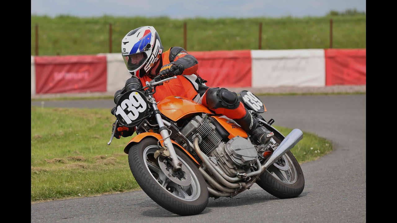Laverda Jota in a BEARS race round Cadwell