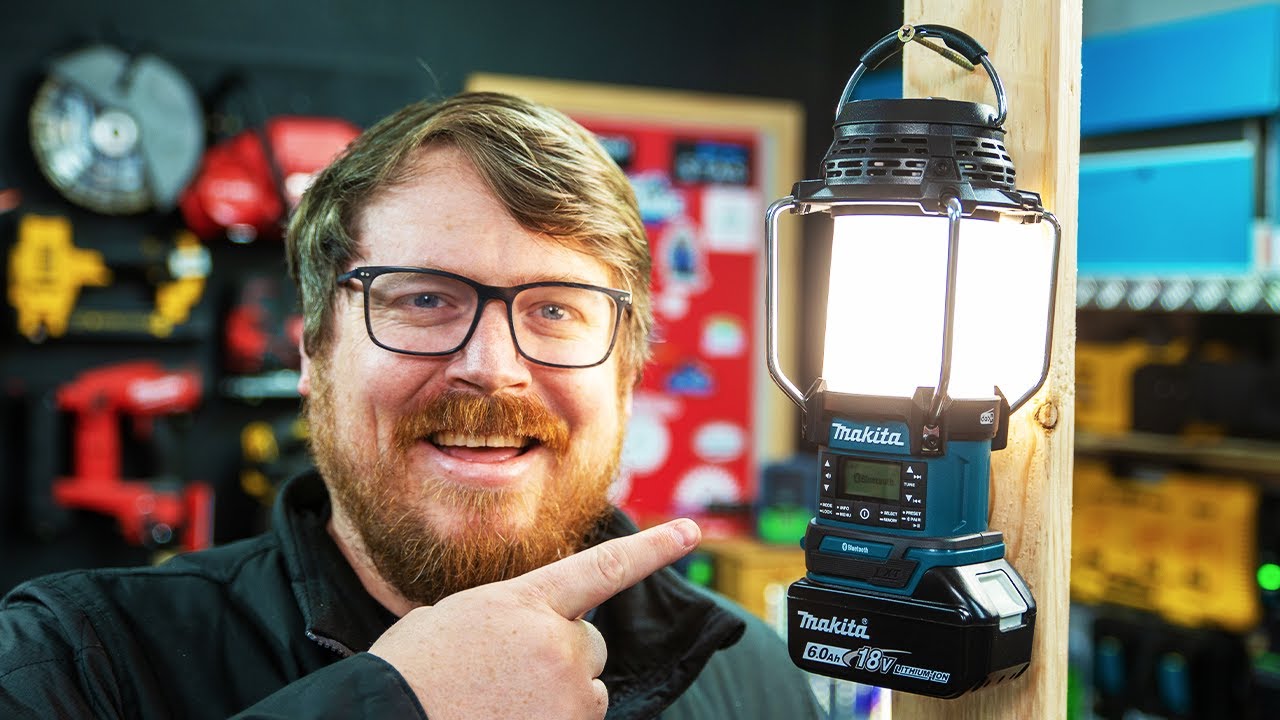 НОВЫЙ цифровой радиофонарь Makita