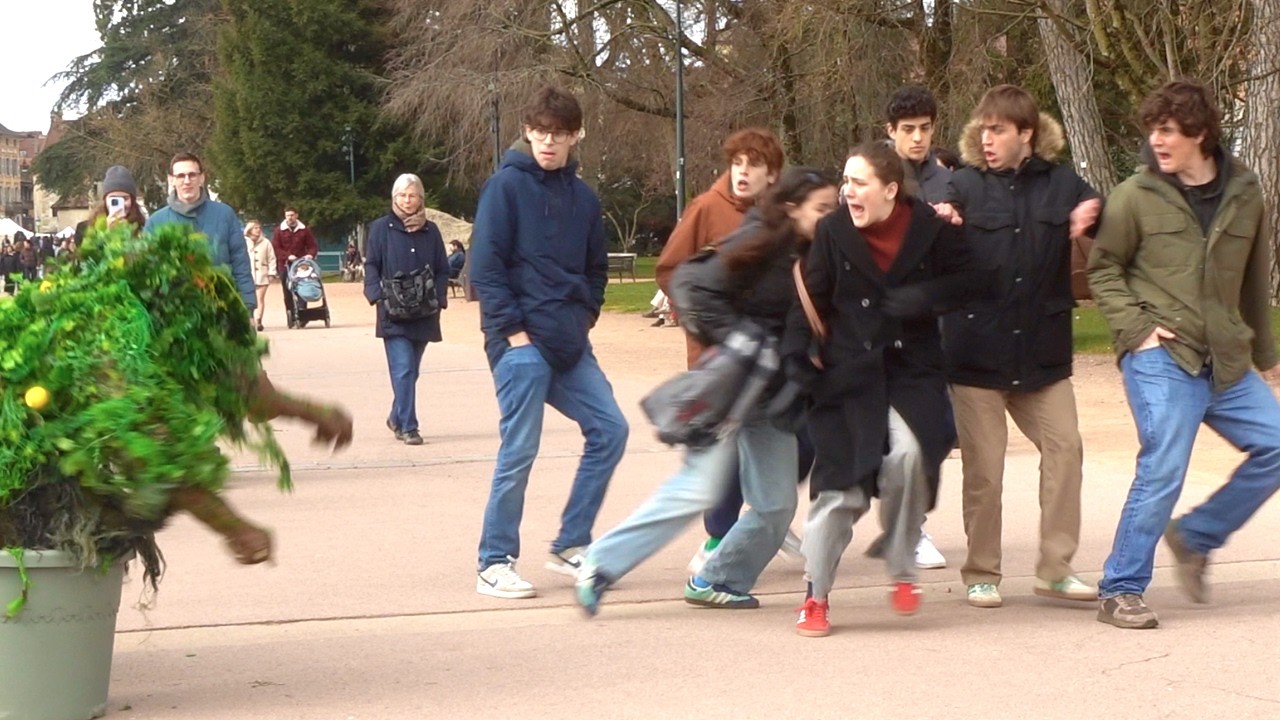 From Calm to PANIC in 1 Second – Bushman Prank