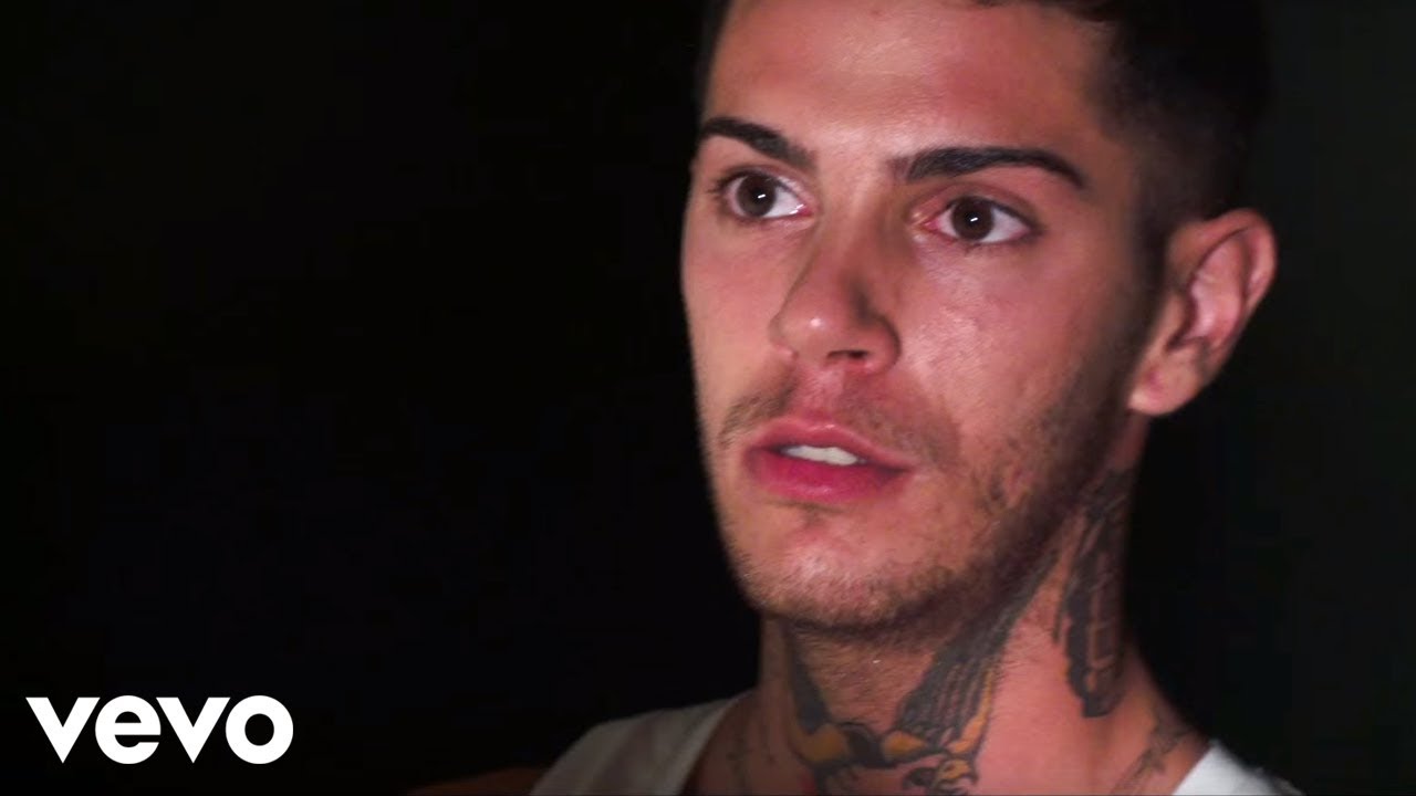 Emis Killa - Vampiri (Official Video)