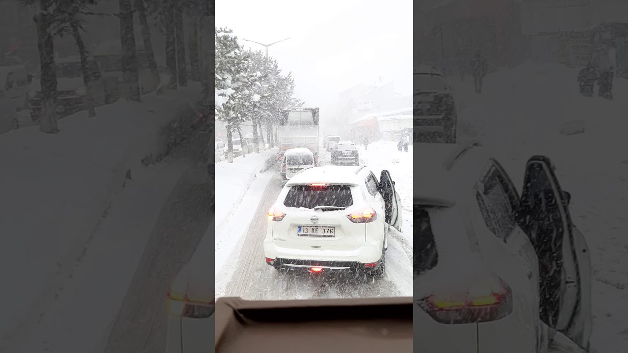 Yoğun Kar Yağışında Bitlis Tatvandan Tırla Geçiş