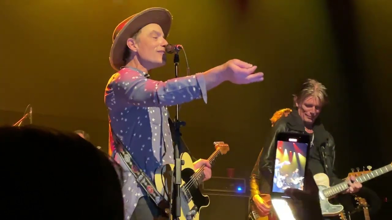 Wallflowers - American Girl (Tom Petty cover)