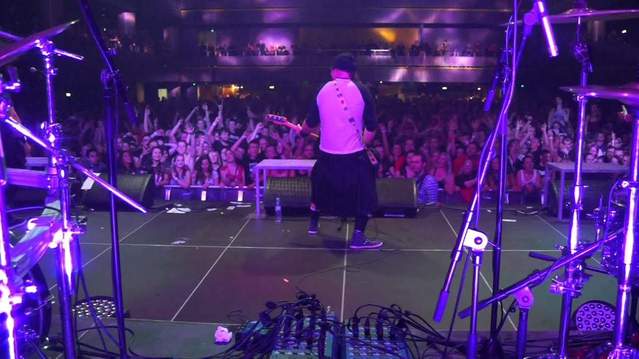 Horkýže Slíže - LAG Song (live Forum Karlín, Praha 23.10.2014)