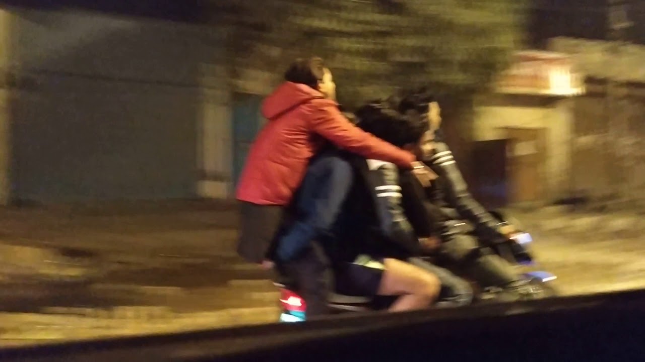 Bike stunt on busy road in Delhi