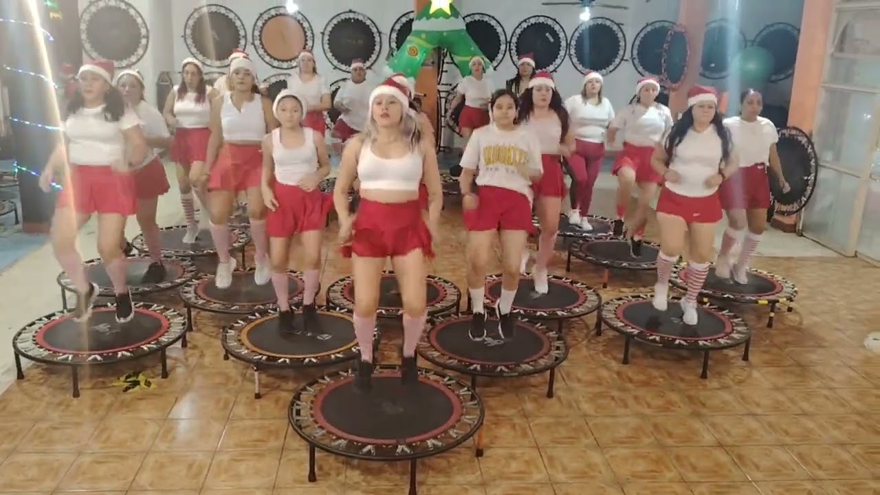 Coreografía navideña de jumping love 🎅🎄🤶 coach Vane Garcia desde Monterrey nuevo león