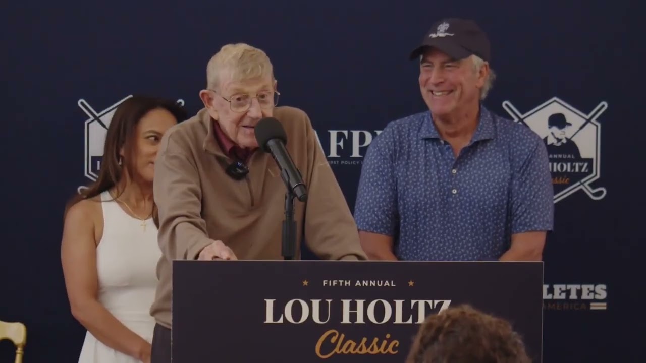 🙏 Lou Holtz Emotional Final Public Speech Before Legendary College Football Coach Died