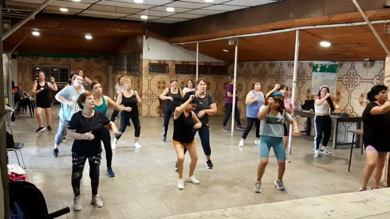 Baile entretenido 14 Miercoles 4 de enero 2026 profesora Angela Sierra club los 120 lo Espej