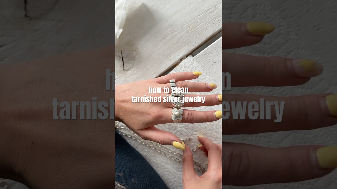 cleaning tarnished silver jewelry hack ✨ #jewelryhacks #jewelrytips #jewelrycleaning #cleaninghacks
