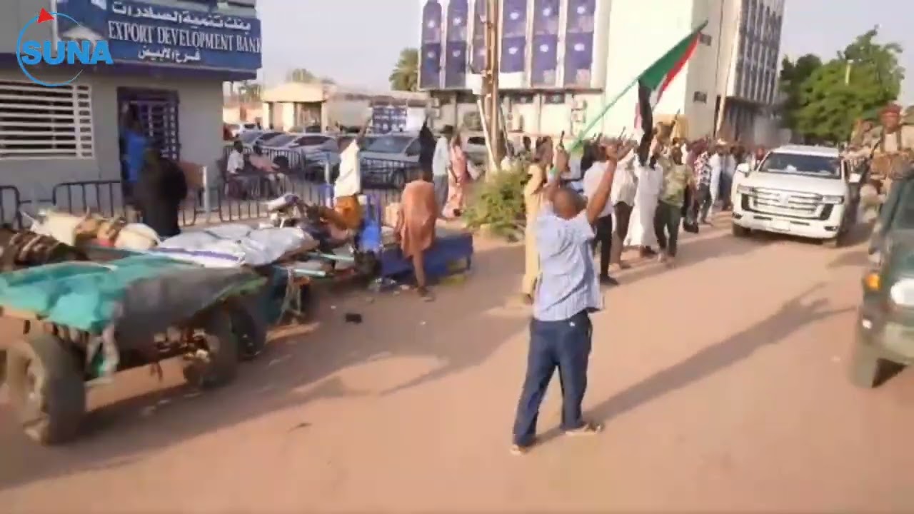  الفريق أول ركن شمس الدين كباشي يشارك مواطني الأبيض احتفالاتهم بتحرير بارا