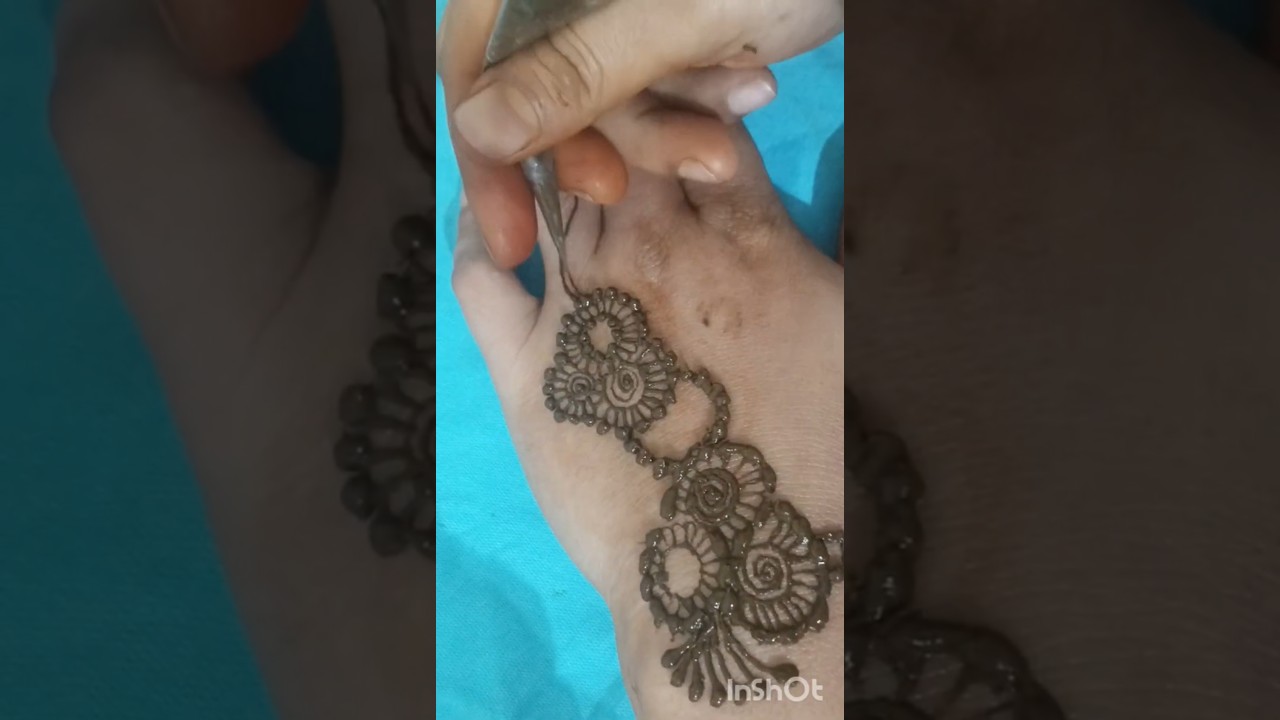 Simple Backhand Mehndi Degsin  