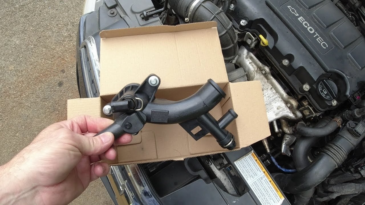 Замена патрубка системы охлаждения на автомобилях Chevy Cruze 2011-2016 (просто), Sonic, Trax, En...